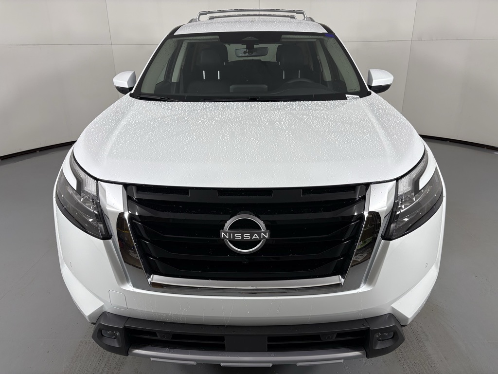 2025 Nissan Pathfinder SL photo 3