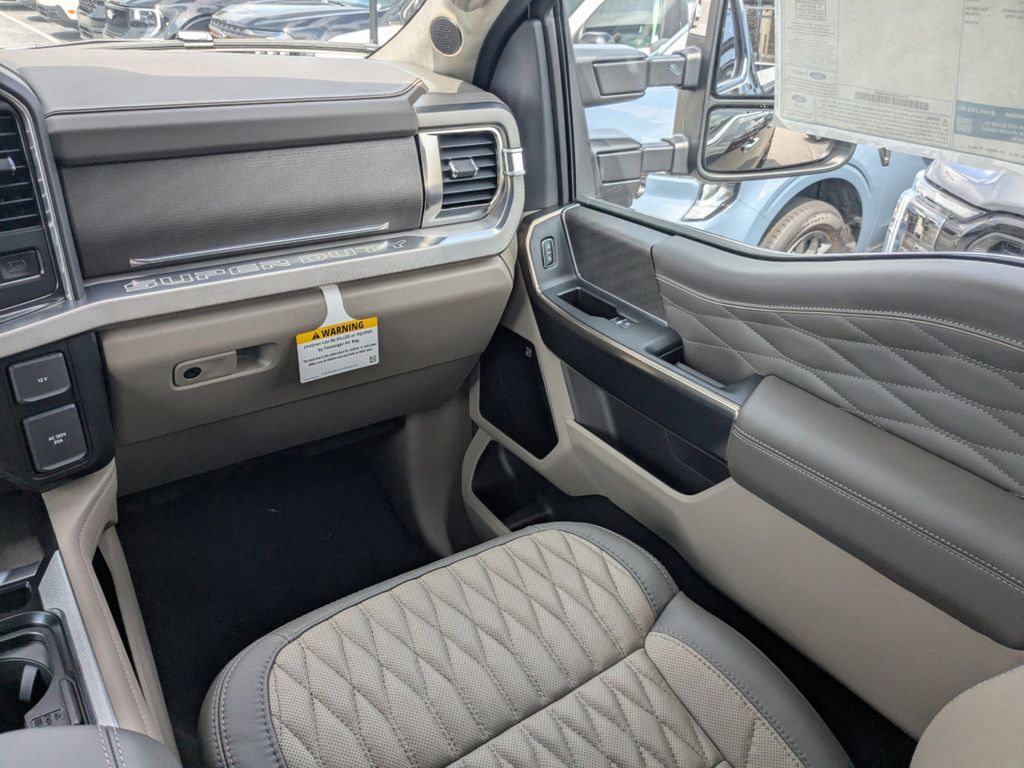 2025 Ford F-250 Platinum photo 16