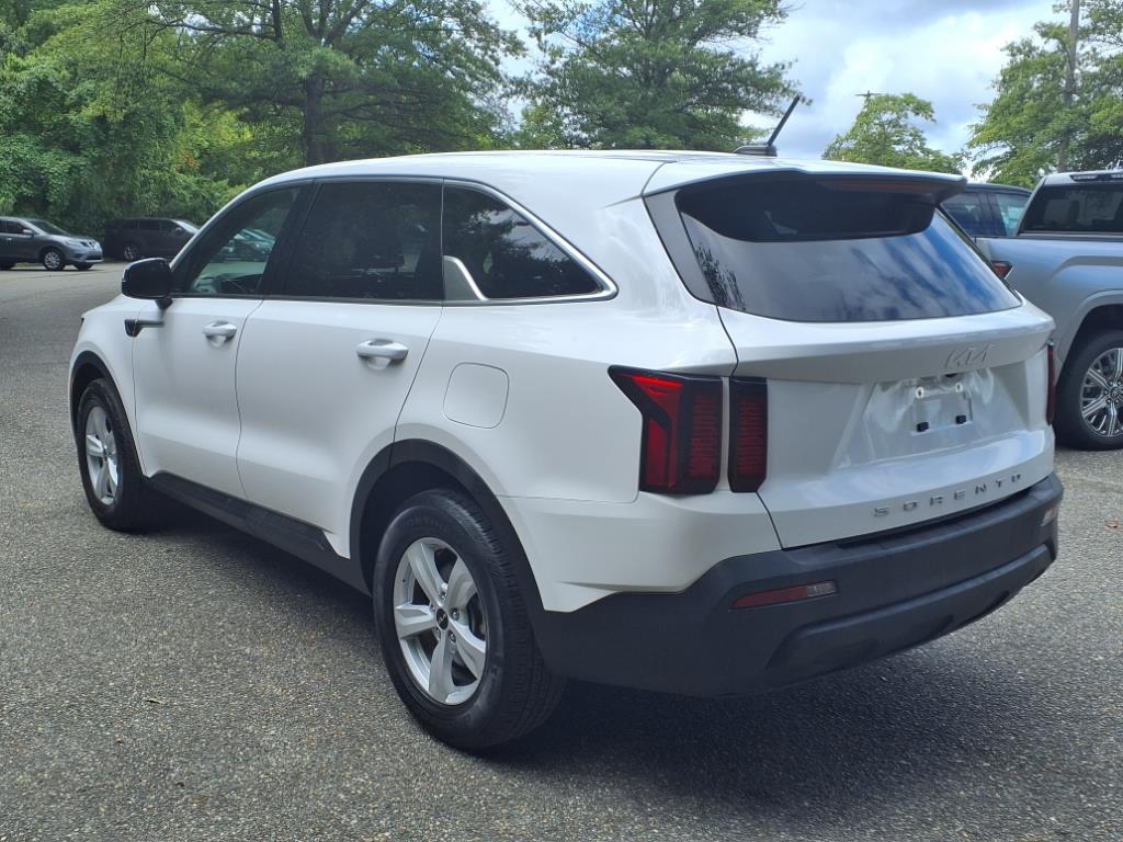 2022 Kia Sorento LX photo 5