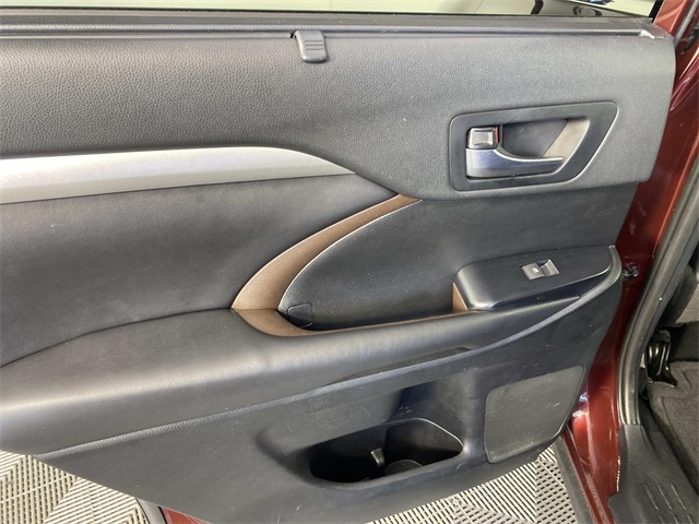 2019 Toyota Highlander SE XLE photo 18