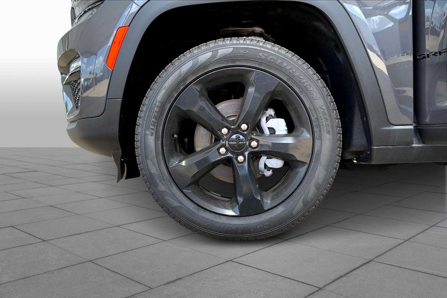 2025 Jeep Grand Cherokee Limited photo 12