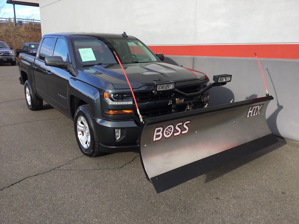 2017 Chevrolet Silverado 1500 LT photo 2