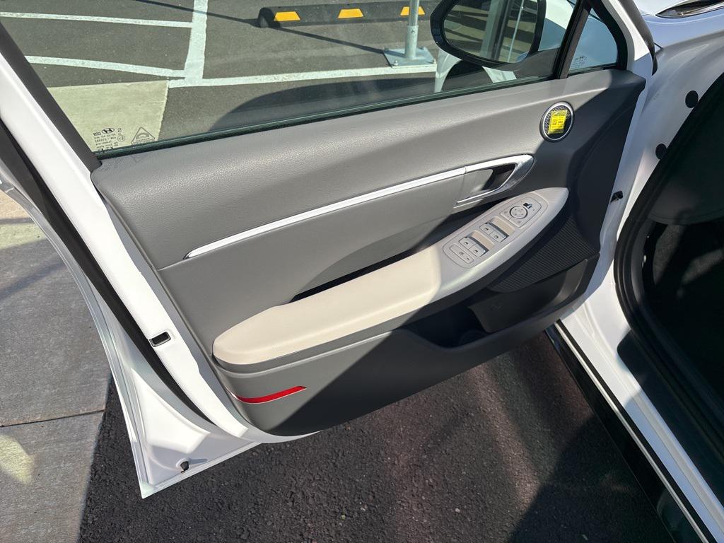2025 Hyundai Sonata SEL Convenience photo 12
