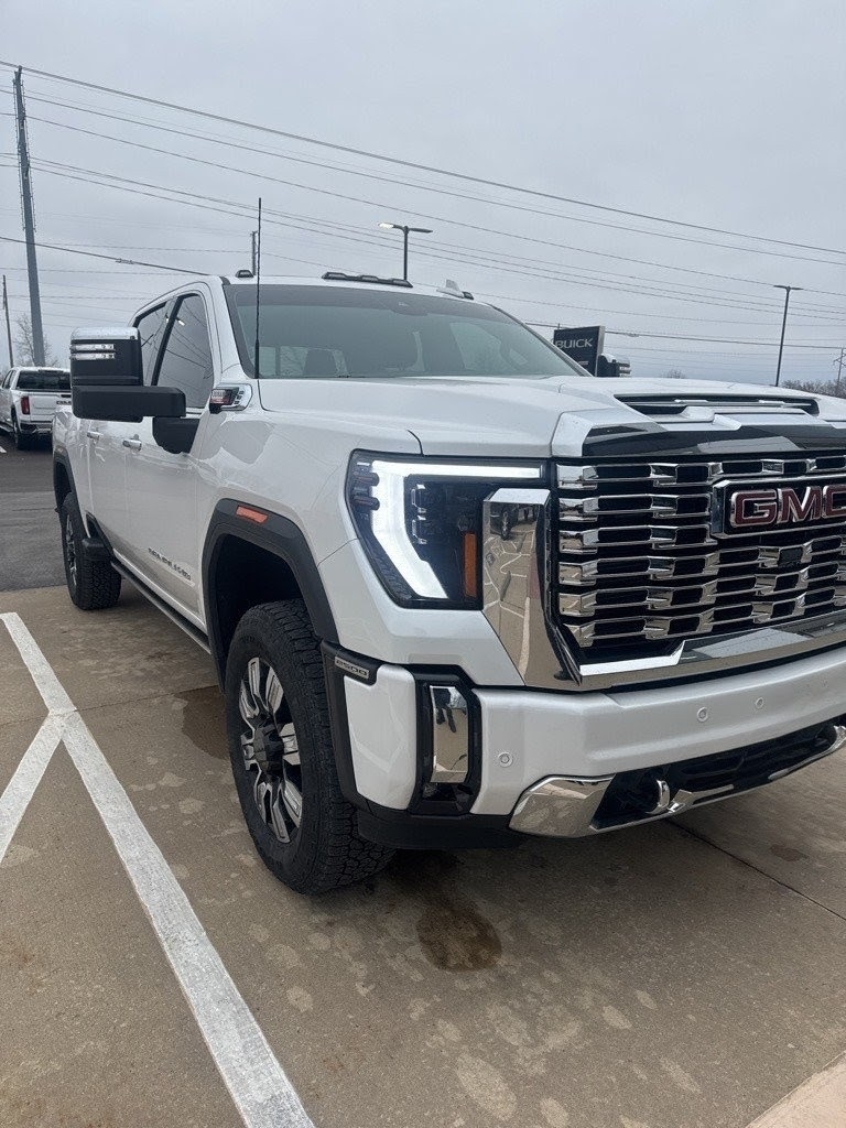 2024 GMC Sierra 2500HD Denali's photo