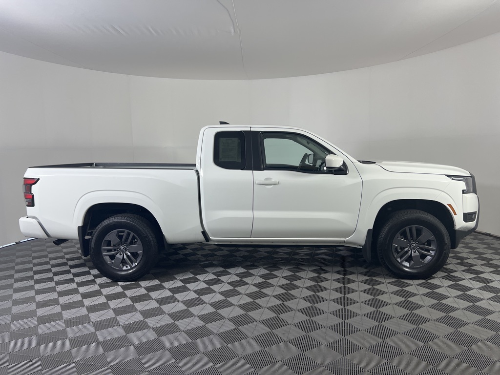 2025 Nissan Frontier SV photo 2
