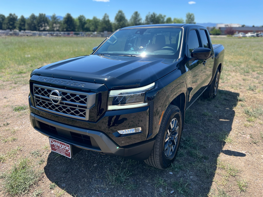 2024 Nissan Frontier SL photo 2