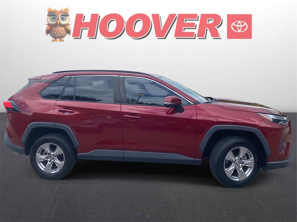 2022 Toyota RAV4 XLE photo 2