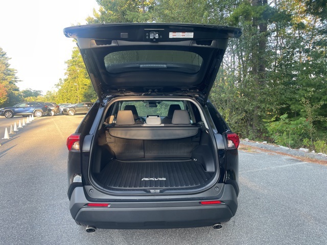 2025 Toyota RAV4 XLE photo 11