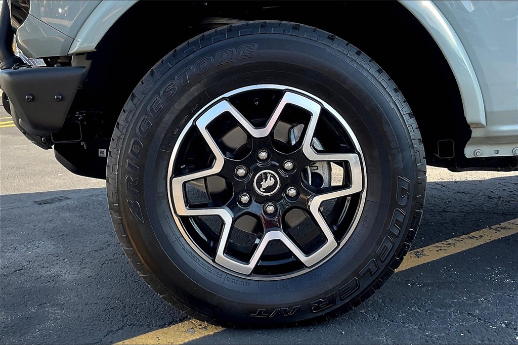 2021 Ford Bronco Outer Banks photo 7