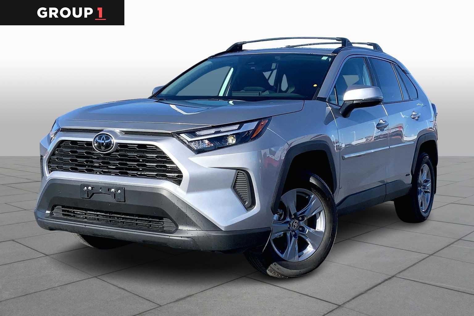 2025 Toyota RAV4 XLE's photo