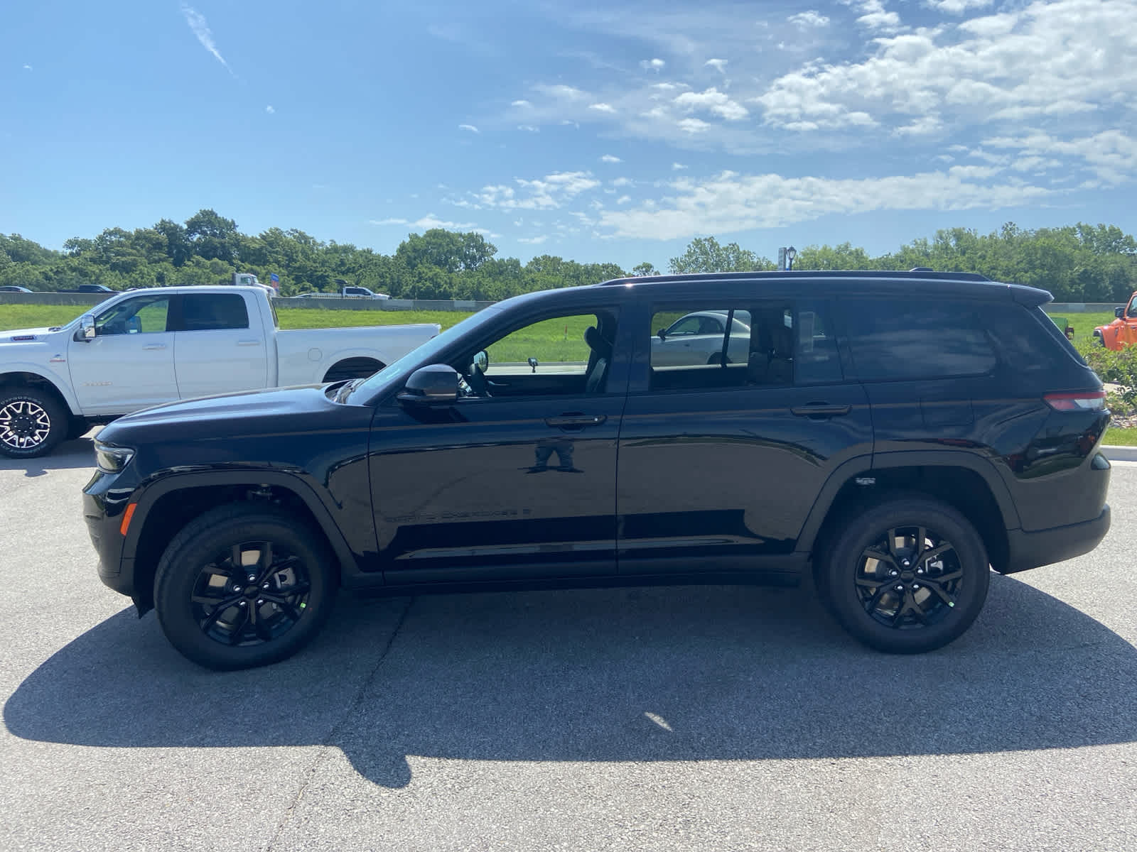 2025 Jeep Grand Cherokee Altitude photo 5