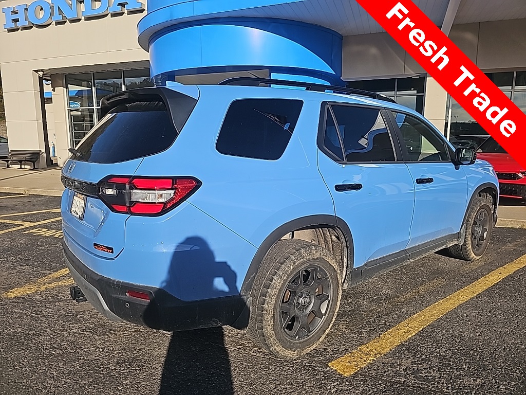 2023 Honda Pilot TrailSport photo 3