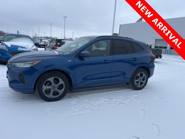 2023 Ford Escape ST-Line Select's photo