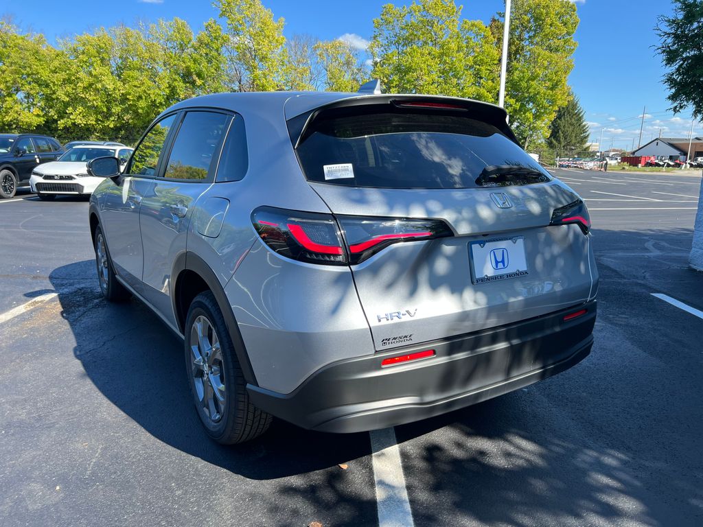2026 Honda HR-V LX photo 2