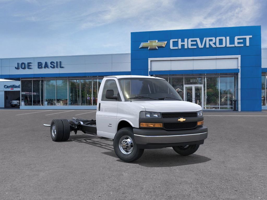 2025 Chevrolet Express Cutaway Base photo 24