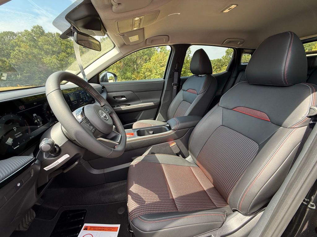2026 Nissan Kicks SR photo 12