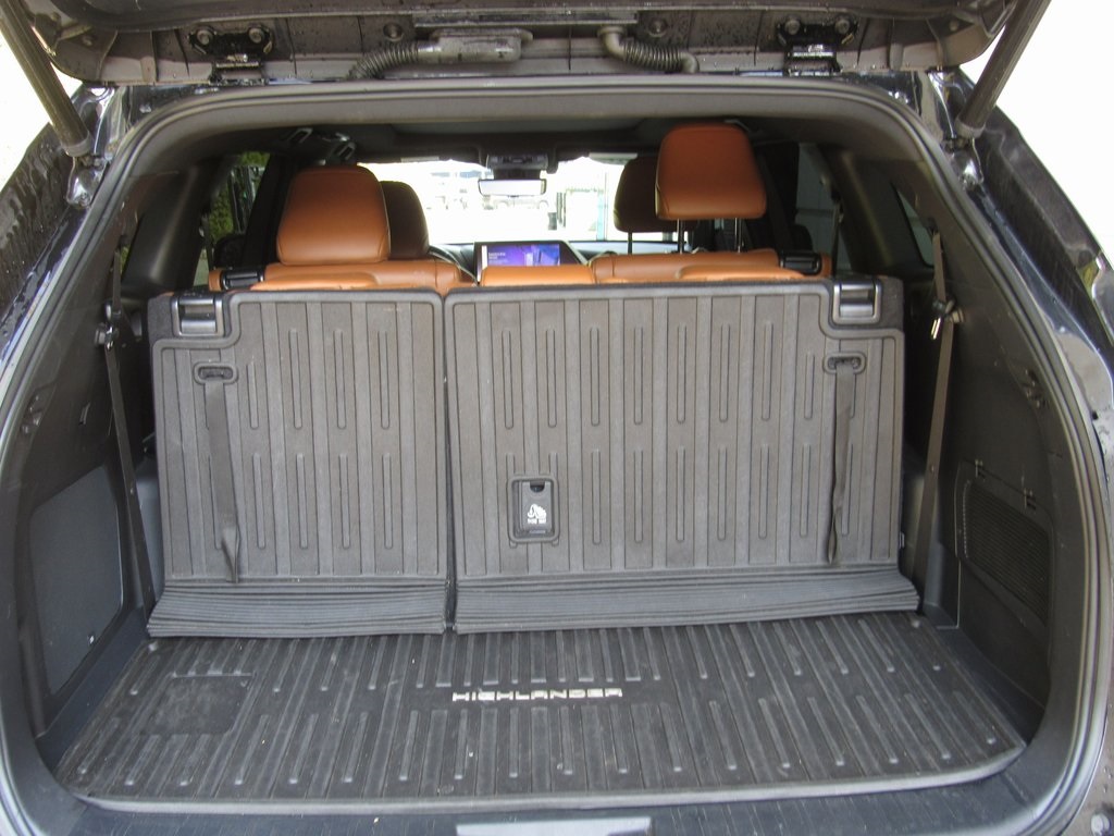 2023 Toyota Highlander Platinum photo 19