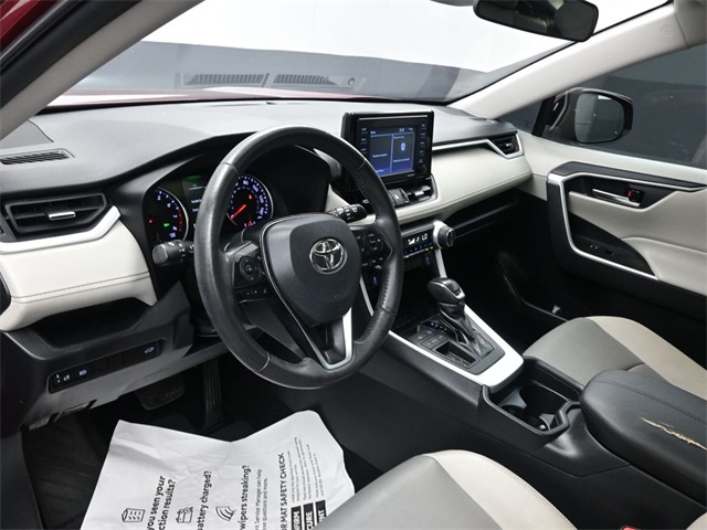 2021 Toyota RAV4 XLE Premium photo 11