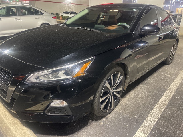 2020 Nissan Altima SR's photo