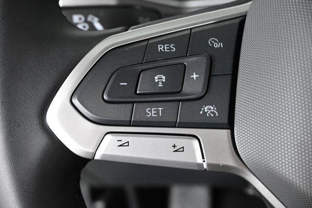 2025 Volkswagen Taos SE photo 7