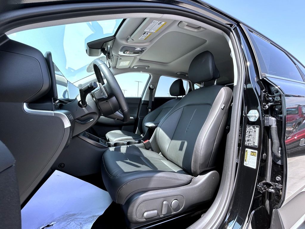 2025 Hyundai Kona Limited photo 11