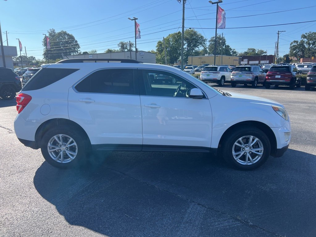 2017 Chevrolet Equinox LT photo 3