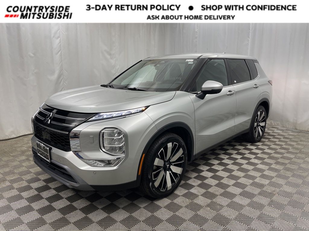 2025 Mitsubishi Outlander SE's photo