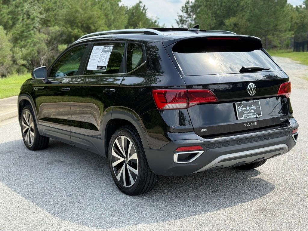 2023 Volkswagen Taos SE photo 3