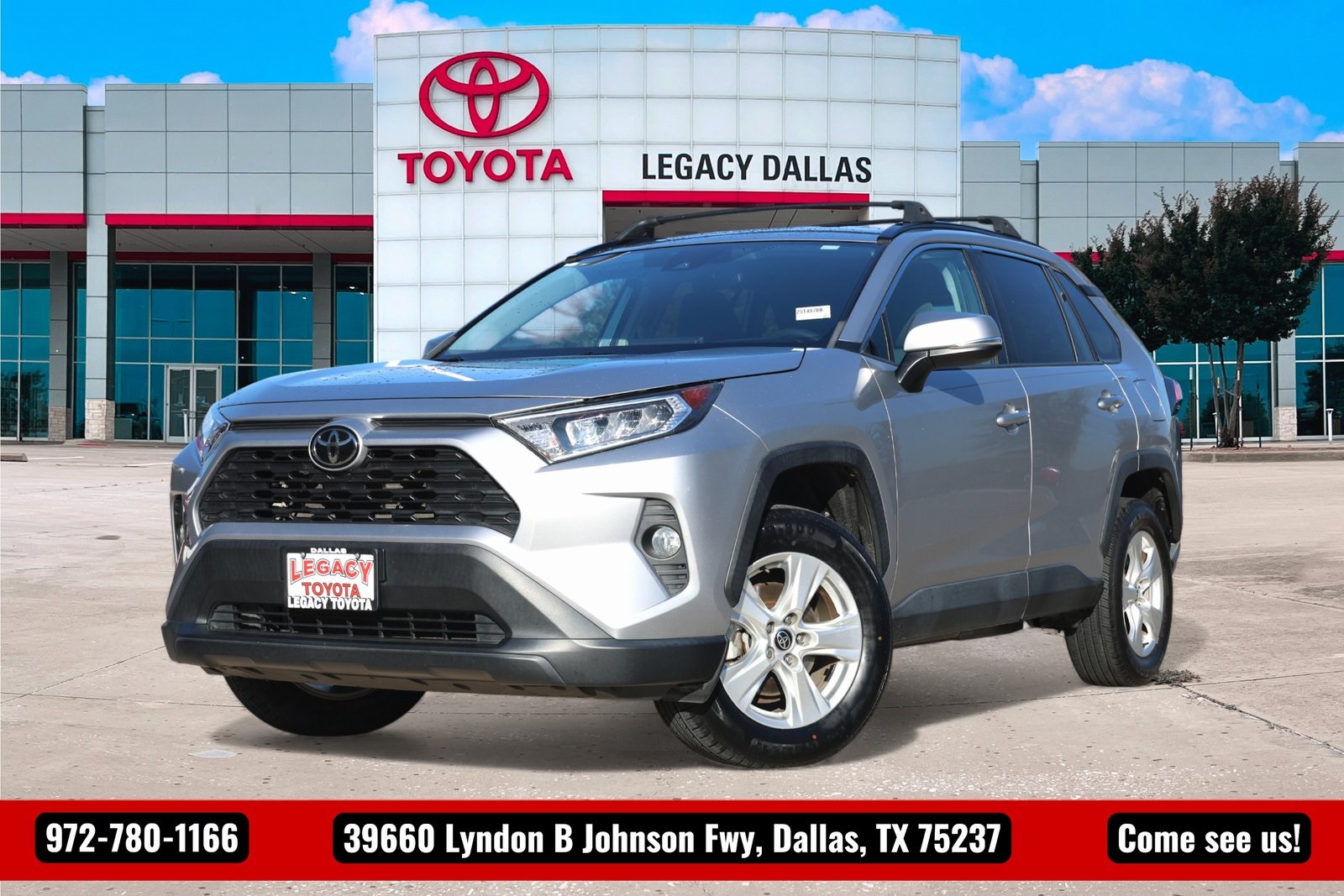 2021 Toyota RAV4 XLE's photo