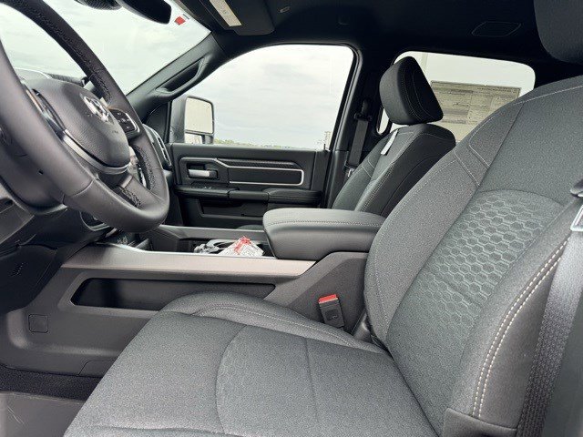 2026 Ram 2500 Big Horn photo 8