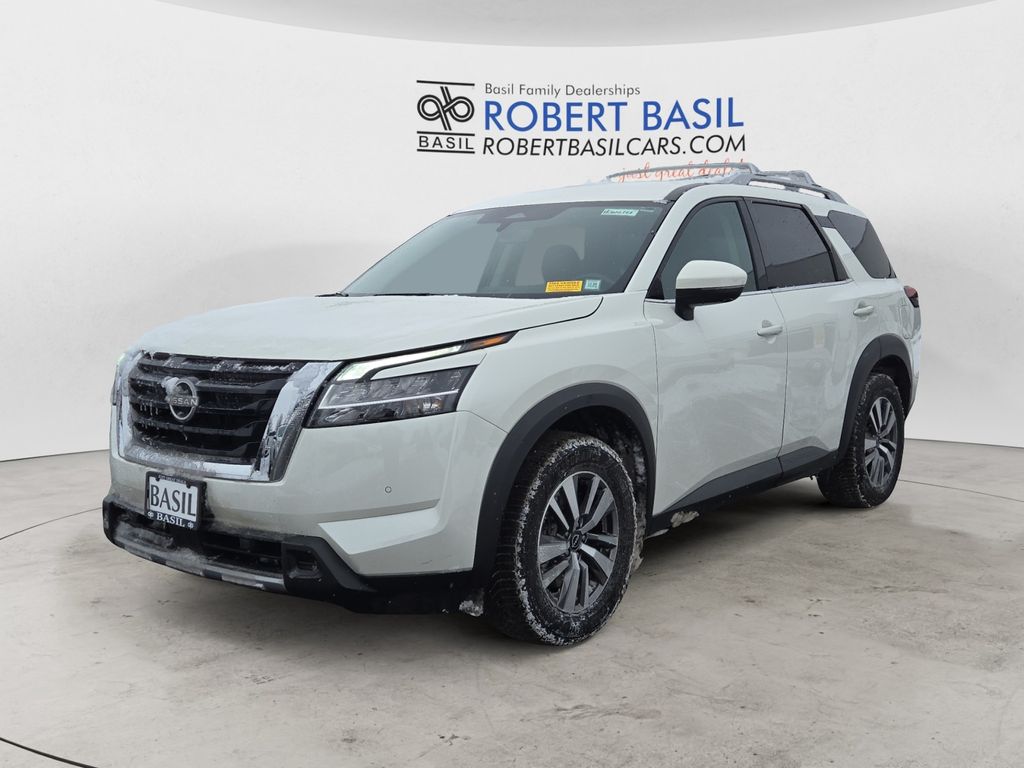 2023 Nissan Pathfinder SL's photo