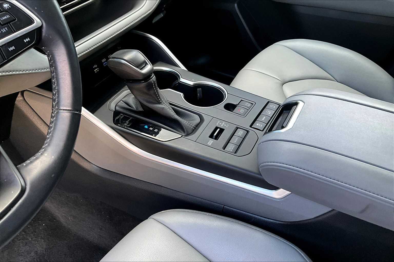 2022 Toyota Highlander XLE photo 16