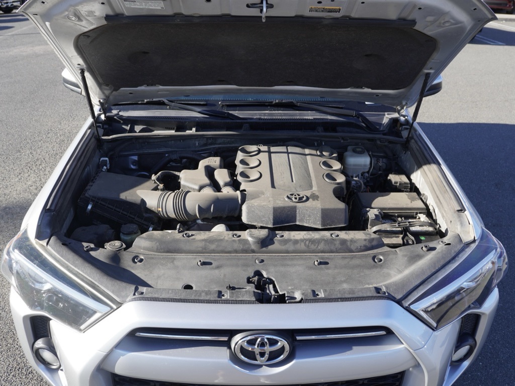 2020 Toyota 4Runner SR5 photo 3