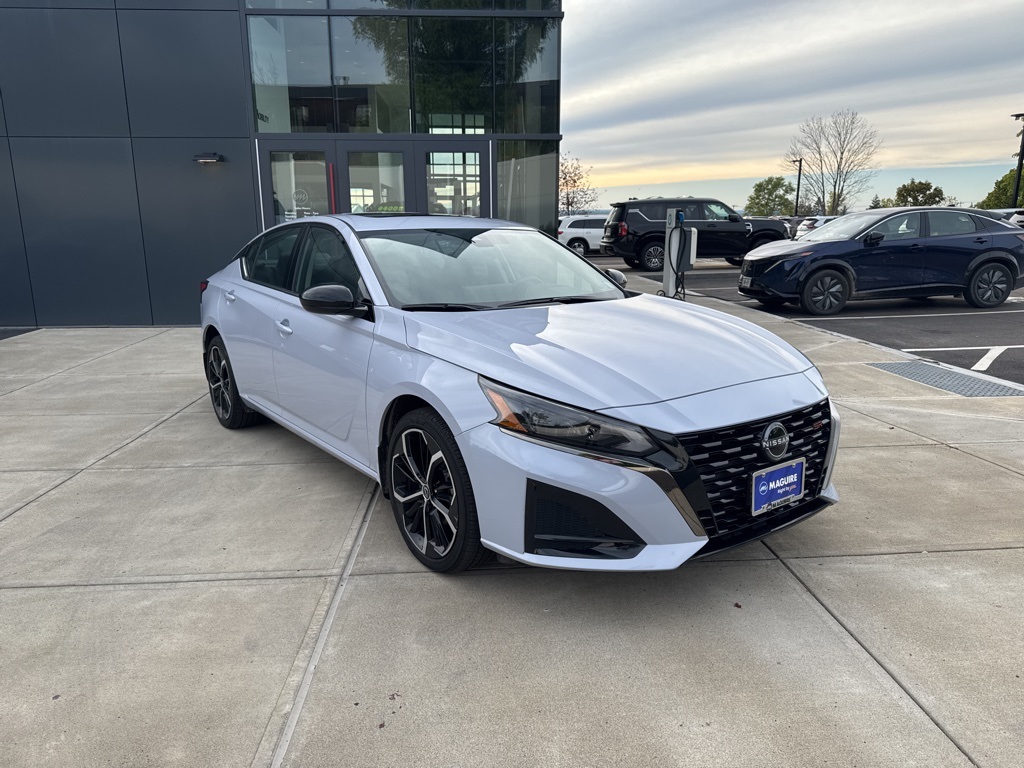 2024 Nissan Altima 2.5 SR photo 2