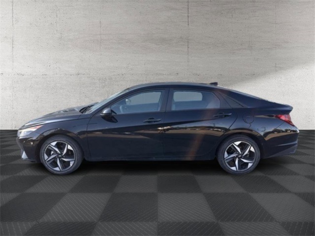 2023 Hyundai Elantra SEL photo 2