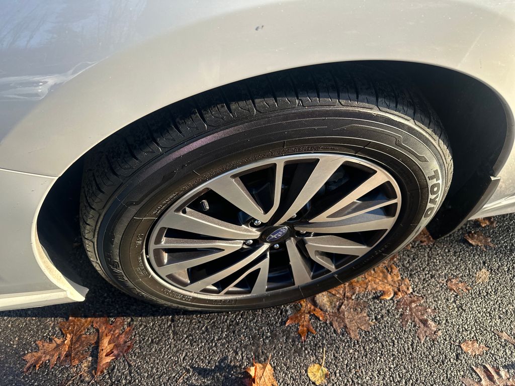 2019 Subaru Legacy 2.5i photo 2