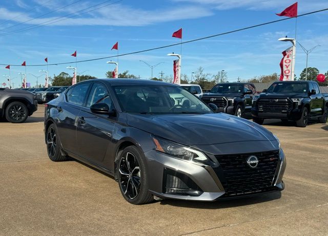 2024 Nissan Altima SR's photo