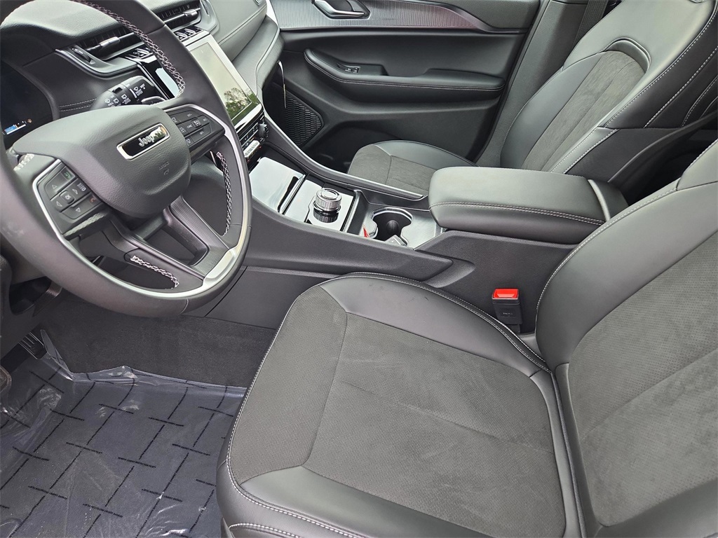 2025 Jeep Grand Cherokee Altitude X photo 28