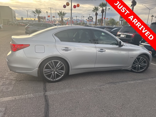 2016 Infiniti Q50 Hybrid photo 3