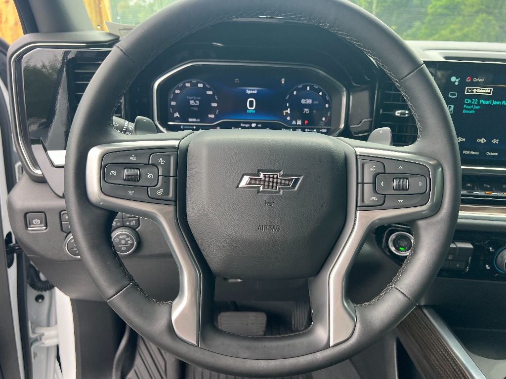 2025 Chevrolet Silverado 1500 RST photo 18
