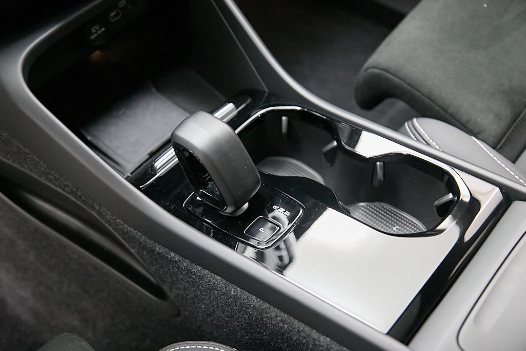 2023 VOLVO C40 - Image 15