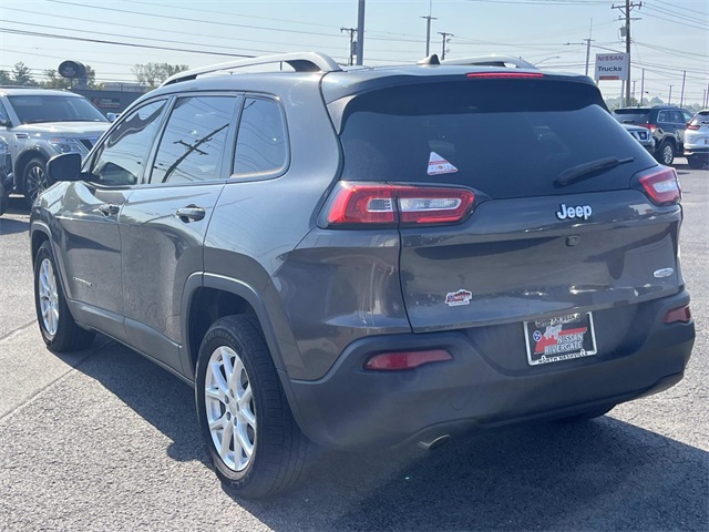 2017 Jeep Cherokee Latitude photo 2