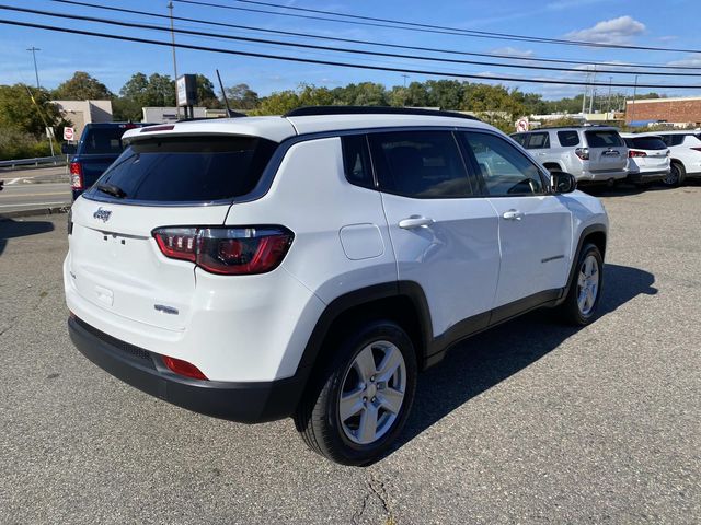2022 Jeep Compass Latitude photo 2