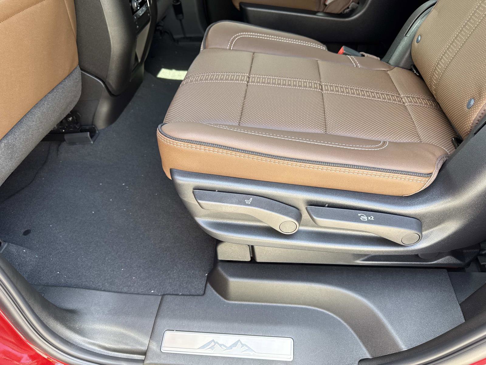 2025 Chevrolet Tahoe High Country photo 9