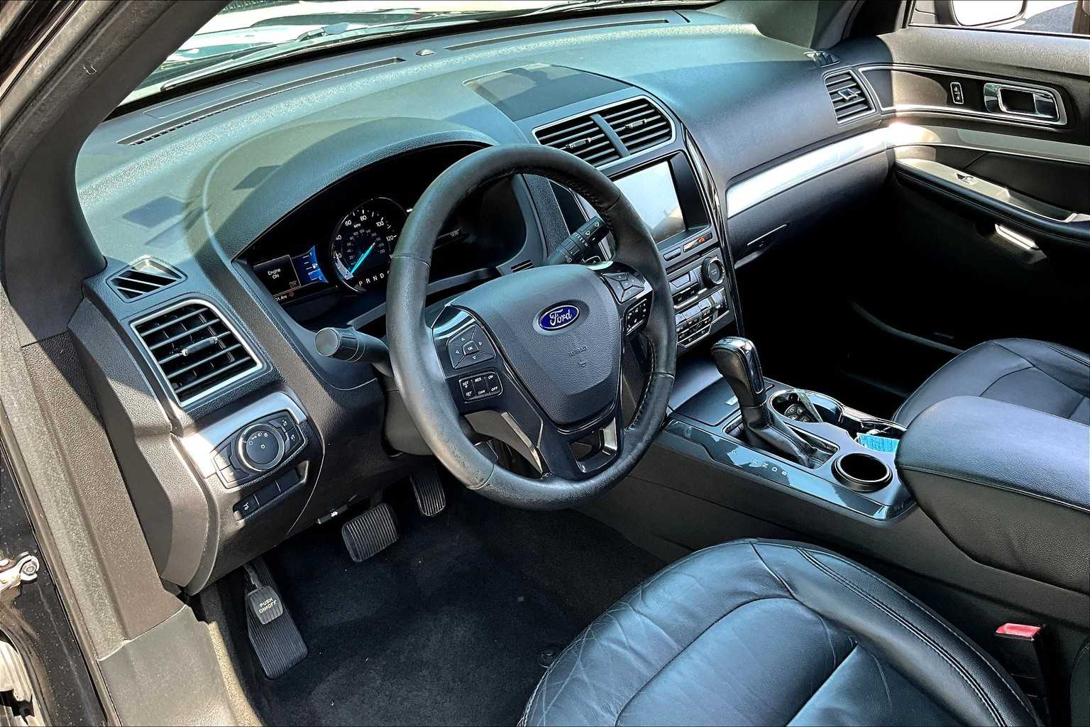 2017 Ford Explorer XLT photo 15
