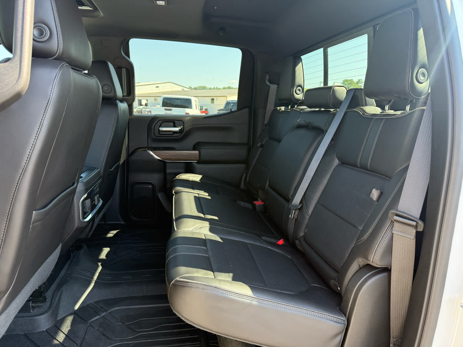 2019 Chevrolet Silverado 1500 High Country photo 4