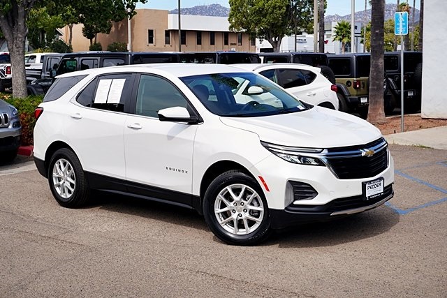 2024 Chevrolet Equinox LT photo 2