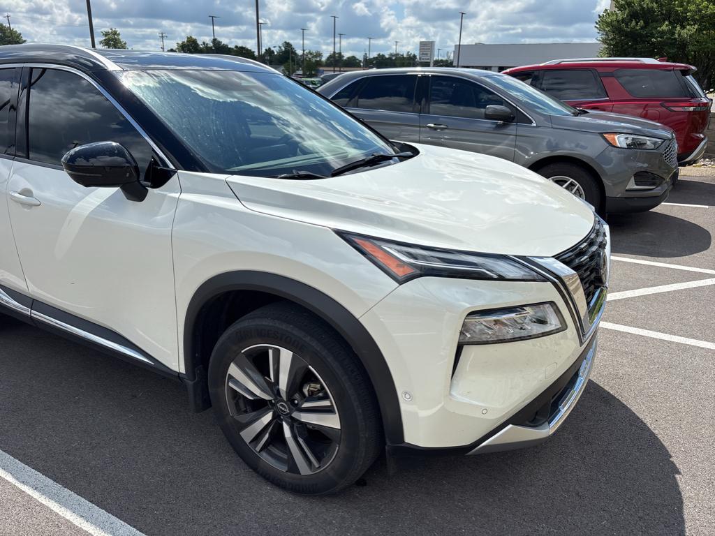 2023 Nissan Rogue Platinum photo 3