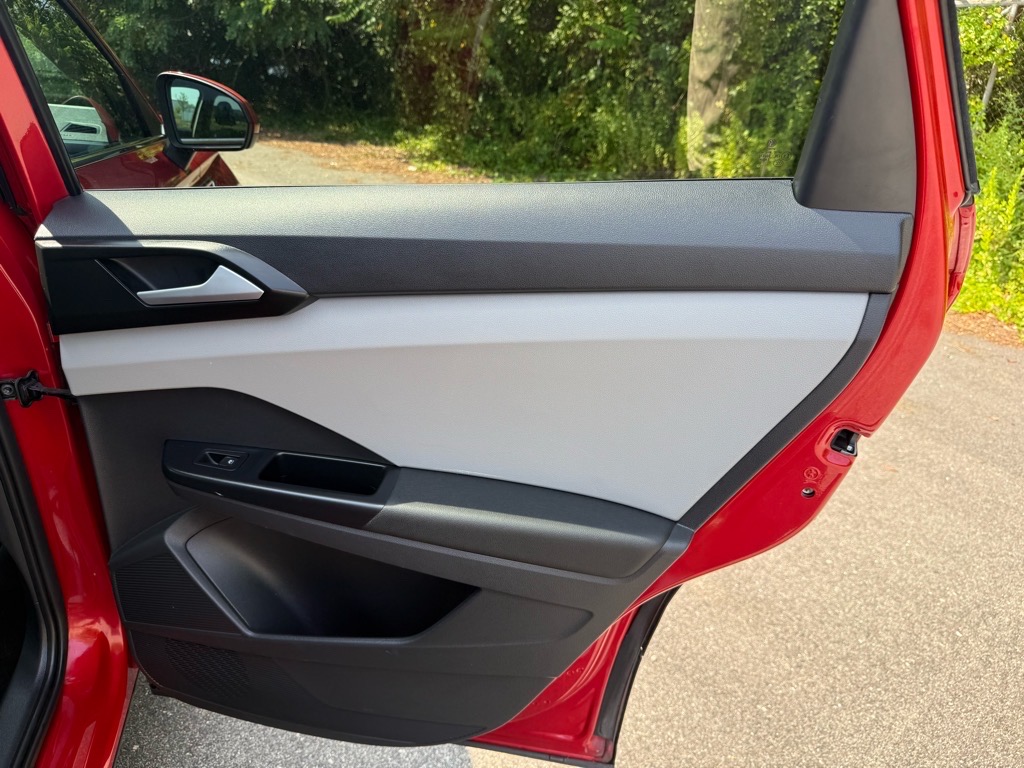 2022 Volkswagen Taos SE photo 9