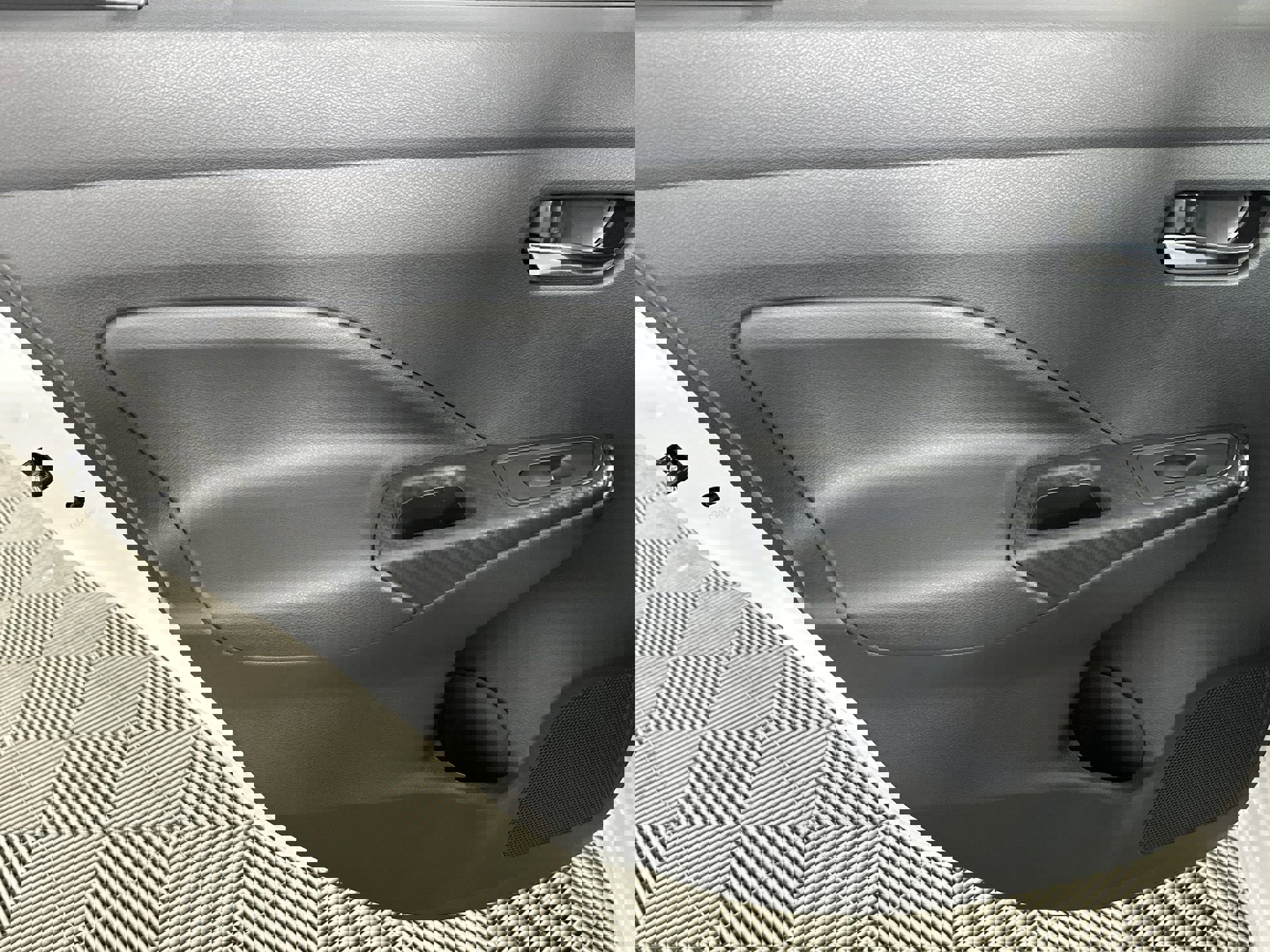 2025 Nissan Versa SV photo 30
